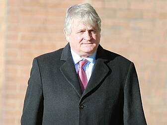 Denis O'Brien gets ready t...